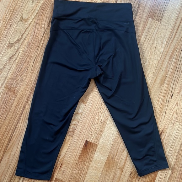 Women’s Capri Adidas Leggings Medium - Picture 4 of 4